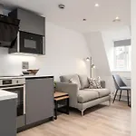48 Park Street Apartment