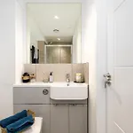 Apartment 48 Park Street *