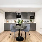 Apartment 48 Park Street *