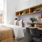Apartment 48 Park Street *