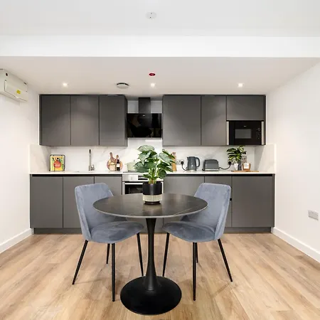 Apartment 48 Park Street *