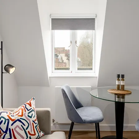 48 Park Street Apartment