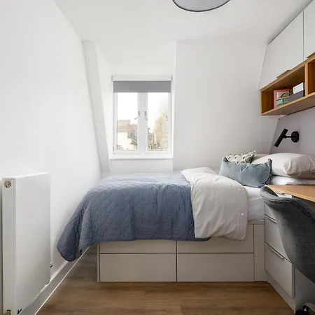 Apartment 48 Park Street