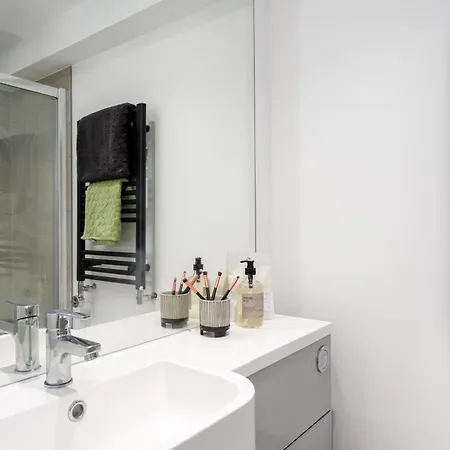 48 Park Street Apartment