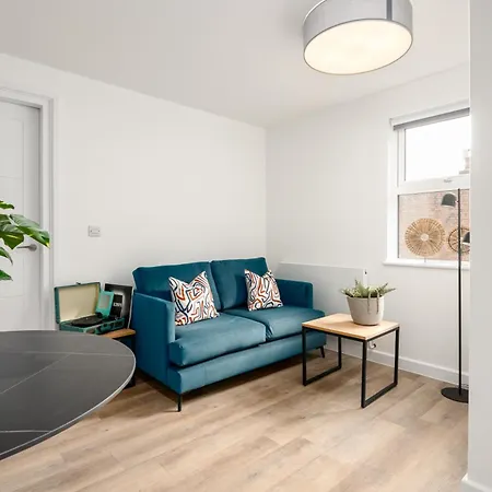 48 Park Street Apartment *