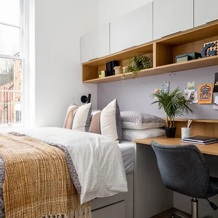 Apartment 48 Park Street *