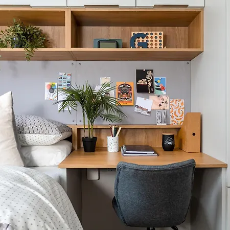 48 Park Street Apartment *